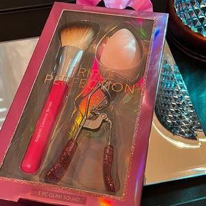 Paris Hilton Triple Perfection 3 piece glam squad curler, sponge, brush NEW